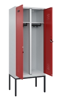 C+P Schwarz-Weiß-Spind Evolo PLUS 0490327-40 mit Gestell 4 Abt.je 300mm Drehriegel (HxBxT) 2120x1200x815mm 7035/0010