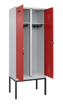 C+P Schwarz-Weiß-Spind Evolo PLUS 0490327-40 mit Gestell 4 Abt.je 300mm Drehriegel (HxBxT) 2120x1200x815mm 7035/0010