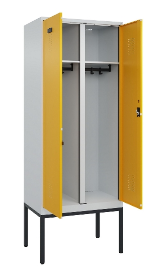 C+P Schwarz-Weiß-Spind Evolo PLUS 0490327-40 mit Gestell 4 Abt.je 300mm Drehriegel (HxBxT) 2120x1200x815mm 7035/0010