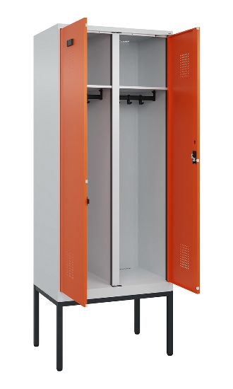 C+P Schwarz-Weiß-Spind Evolo PLUS 0490327-40 mit Gestell 4 Abt.je 300mm Drehriegel (HxBxT) 2120x1200x815mm 7035/0010