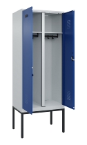C+P Schwarz-Weiß-Spind Evolo PLUS 0490327-40 mit Gestell 4 Abt.je 300mm Drehriegel (HxBxT) 2120x1200x815mm 7035/0010