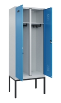 C+P Schwarz-Weiß-Spind Evolo PLUS 0490327-40 mit Gestell 4 Abt.je 300mm Drehriegel (HxBxT) 2120x1200x815mm 7035/0010