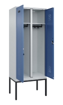 C+P Schwarz-Weiß-Spind Evolo PLUS 0490327-40 mit Gestell 4 Abt.je 300mm Drehriegel (HxBxT) 2120x1200x815mm 7035/0010