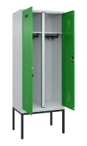 C+P Schwarz-Weiß-Spind Evolo PLUS 0490327-40 mit Gestell 4 Abt.je 300mm Drehriegel (HxBxT) 2120x1200x815mm 7035/0010