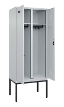 C+P Schwarz-Weiß-Spind Evolo PLUS 0490327-40 mit Gestell 4 Abt.je 300mm Drehriegel (HxBxT) 2120x1200x815mm 7035/0010