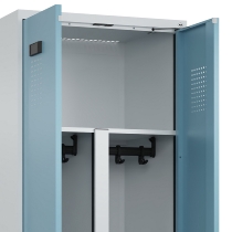 C+P PSA Doppel-Spind Evolo PLUS 0490327-22 mit Gestell 2 Abt.je 400mm Drehriegel (HxBxT) 2120x800x815mm 7035/1004