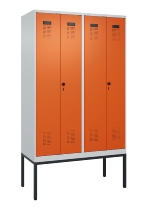 C+P Schwarz-Weiß-Spind Evolo PLUS 0490327-40 mit Gestell 4 Abt.je 300mm Drehriegel (HxBxT) 2120x1200x815mm 7035/0010