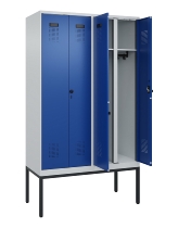 C+P Schwarz-Weiß-Spind Evolo PLUS 0490327-40 mit Gestell 4 Abt.je 300mm Drehriegel (HxBxT) 2120x1200x815mm 7035/0010