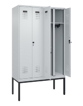 C+P Schwarz-Weiß-Spind Evolo PLUS 0490327-40 mit Gestell 4 Abt.je 300mm Drehriegel (HxBxT) 2120x1200x815mm 7035/0010
