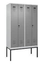 C+P Schwarz-Weiß-Spind Evolo PLUS 0490327-40 mit Gestell 4 Abt.je 300mm Drehriegel (HxBxT) 2120x1200x815mm 7035/0010