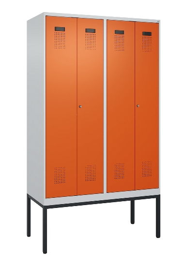 C+P Schwarz-Weiß-Spind Evolo PLUS 0490327-40 mit Gestell 4 Abt.je 300mm Drehriegel (HxBxT) 2120x1200x815mm 7035/0010