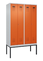 C+P Schwarz-Weiß-Spind Evolo PLUS 0490327-40 mit Gestell 4 Abt.je 300mm Drehriegel (HxBxT) 2120x1200x815mm 7035/0010