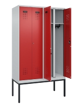 C+P Schwarz-Weiß-Spind Evolo PLUS 0490327-40 mit Gestell 4 Abt.je 300mm Drehriegel (HxBxT) 2120x1200x815mm 7035/0010