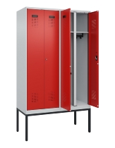 C+P Schwarz-Weiß-Spind Evolo PLUS 0490327-40 mit Gestell 4 Abt.je 300mm Drehriegel (HxBxT) 2120x1200x815mm 7035/0010