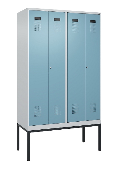 C+P Schwarz-Weiß-Spind Evolo PLUS 0490327-40 mit Gestell 4 Abt.je 300mm Drehriegel (HxBxT) 2120x1200x815mm 7035/0010