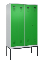 C+P Schwarz-Weiß-Spind Evolo PLUS 0490327-40 mit Gestell 4 Abt.je 300mm Drehriegel (HxBxT) 2120x1200x815mm 7035/0010