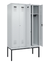 C+P Schwarz-Weiß-Spind Evolo PLUS 0490327-40 mit Gestell 4 Abt.je 300mm Drehriegel (HxBxT) 2120x1200x815mm 7035/0010