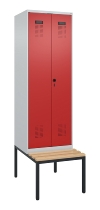 C+P Schwarz-Weiß-Spind Evolo PLUS 0490527-40 mit Bank 4 Abt.je 300mm Drehriegel (HxBxT) 2120x1200x815mm 7035/3000