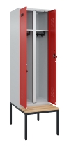 C+P Schwarz-Weiß-Spind Evolo PLUS 0490527-40 mit Bank 4 Abt.je 300mm Drehriegel (HxBxT) 2120x1200x815mm 7035/3000