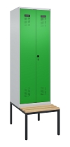 C+P Schwarz-Weiß-Spind Evolo PLUS 0490527-40 mit Bank 4 Abt.je 300mm Drehriegel (HxBxT) 2120x1200x815mm 7035/3000