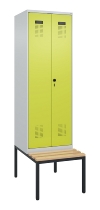 C+P Schwarz-Weiß-Spind Evolo PLUS 0490527-40 mit Bank 4 Abt.je 300mm Drehriegel (HxBxT) 2120x1200x815mm 7035/3000