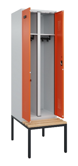 C+P Schwarz-Weiß-Spind Evolo PLUS 0490527-40 mit Bank 4 Abt.je 300mm Drehriegel (HxBxT) 2120x1200x815mm 7035/3000
