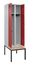 C+P Schwarz-Weiß-Spind Evolo PLUS 0490527-40 mit Bank 4 Abt.je 300mm Drehriegel (HxBxT) 2120x1200x815mm 7035/3000