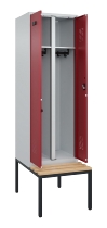 C+P Schwarz-Weiß-Spind Evolo PLUS 0490527-40 mit Bank 4 Abt.je 300mm Drehriegel (HxBxT) 2120x1200x815mm 7035/3000