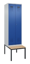 C+P Schwarz-Weiß-Spind Evolo PLUS 0490527-40 mit Bank 4 Abt.je 300mm Drehriegel (HxBxT) 2120x1200x815mm 7035/3000