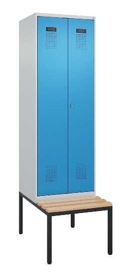 C+P Schwarz-Weiß-Spind Evolo PLUS 0490527-40 mit Bank 4 Abt.je 300mm Drehriegel (HxBxT) 2120x1200x815mm 7035/3000