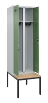 C+P Schwarz-Weiß-Spind Evolo PLUS 0490527-40 mit Bank 4 Abt.je 300mm Drehriegel (HxBxT) 2120x1200x815mm 7035/3000