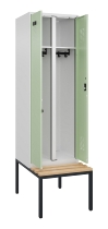 C+P Schwarz-Weiß-Spind Evolo PLUS 0490527-40 mit Bank 4 Abt.je 300mm Drehriegel (HxBxT) 2120x1200x815mm 7035/3000