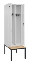 C+P Schwarz-Weiß-Spind Evolo PLUS 0490527-40 mit Bank 4 Abt.je 300mm Drehriegel (HxBxT) 2120x1200x815mm 7035/3000