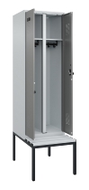 C+P Schwarz-Weiß-Spind Evolo PLUS 0490527-22 mit Bank 2 Abt.je 400mm Zylinder (HxBxT) 2120x800x815mm 9016/6019