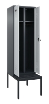 C+P Schwarz-Weiß-Spind Evolo PLUS 0490527-22 mit Bank 2 Abt.je 400mm Zylinder (HxBxT) 2120x800x815mm 9016/6019