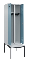C+P Schwarz-Weiß-Spind Evolo PLUS 0490527-22 mit Bank 2 Abt.je 400mm Zylinder (HxBxT) 2120x800x815mm 9016/6019
