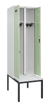 C+P Schwarz-Weiß-Spind Evolo PLUS 0490527-22 mit Bank 2 Abt.je 400mm Zylinder (HxBxT) 2120x800x815mm 9016/6019