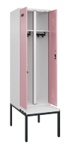 C+P Schwarz-Weiß-Spind Evolo PLUS 0490527-22 mit Bank 2 Abt.je 400mm Zylinder (HxBxT) 2120x800x815mm 9016/6019