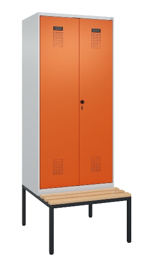 C+P Schwarz-Weiß-Spind Evolo PLUS 0490527-40 mit Bank 4 Abt.je 300mm Drehriegel (HxBxT) 2120x1200x815mm 7035/3000