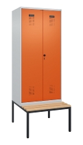 C+P Schwarz-Weiß-Spind Evolo PLUS 0490527-40 mit Bank 4 Abt.je 300mm Drehriegel (HxBxT) 2120x1200x815mm 7035/3000