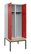 C+P Schwarz-Weiß-Spind Evolo PLUS 0490527-40 mit Bank 4 Abt.je 300mm Drehriegel (HxBxT) 2120x1200x815mm 7035/3000