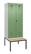 C+P Schwarz-Weiß-Spind Evolo PLUS 0490527-40 mit Bank 4 Abt.je 300mm Drehriegel (HxBxT) 2120x1200x815mm 7035/3000