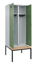 C+P Schwarz-Weiß-Spind Evolo PLUS 0490527-40 mit Bank 4 Abt.je 300mm Drehriegel (HxBxT) 2120x1200x815mm 7035/3000