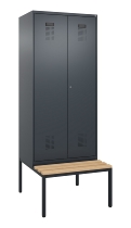 C+P Schwarz-Weiß-Spind Evolo PLUS 0490527-40 mit Bank 4 Abt.je 300mm Drehriegel (HxBxT) 2120x1200x815mm 7035/3000