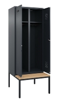 C+P Schwarz-Weiß-Spind Evolo PLUS 0490527-40 mit Bank 4 Abt.je 300mm Drehriegel (HxBxT) 2120x1200x815mm 7035/3000
