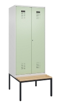 C+P Schwarz-Weiß-Spind Evolo PLUS 0490527-40 mit Bank 4 Abt.je 300mm Drehriegel (HxBxT) 2120x1200x815mm 7035/3000