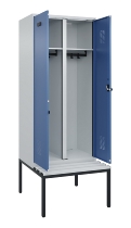 C+P Schwarz-Weiß-Spind Evolo PLUS 0490527-22 mit Bank 2 Abt.je 400mm Zylinder (HxBxT) 2120x800x815mm 9016/6019