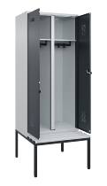 C+P Schwarz-Weiß-Spind Evolo PLUS 0490527-22 mit Bank 2 Abt.je 400mm Zylinder (HxBxT) 2120x800x815mm 9016/6019