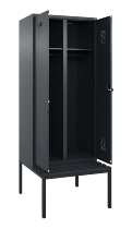 C+P Schwarz-Weiß-Spind Evolo PLUS 0490527-22 mit Bank 2 Abt.je 400mm Zylinder (HxBxT) 2120x800x815mm 9016/6019