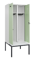 C+P Schwarz-Weiß-Spind Evolo PLUS 0490527-22 mit Bank 2 Abt.je 400mm Zylinder (HxBxT) 2120x800x815mm 9016/6019